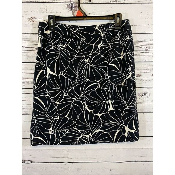 Talbots Cotton Spandex Pencil Skirt with side slit in Black and White Size 8P - Picture 5 of 7